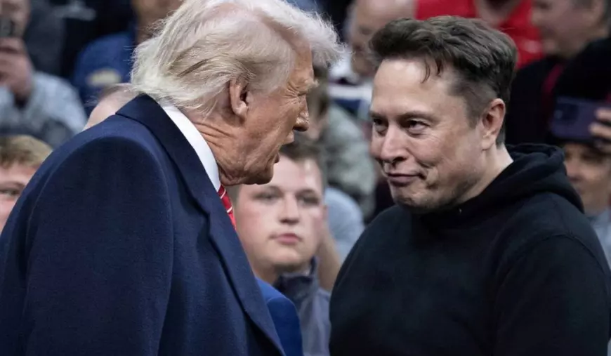 presedintele statelor unite intr-o fotografie in care pare ca tipă la elon musk fondatorul spacex si tesla