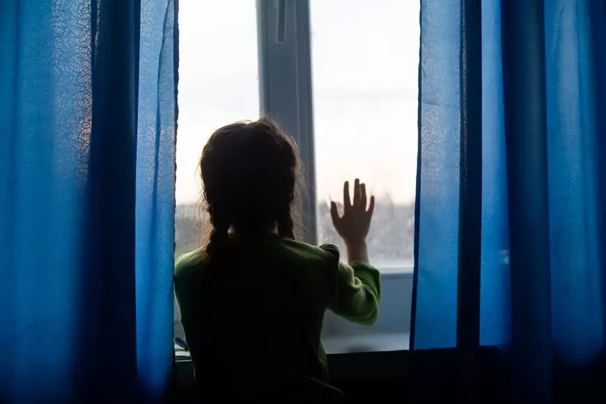 Drumul unei tinere de la orfelinat la o familie adevărată și apoi la facultate: „În casa de copii, violența era o realitate zilnică” 