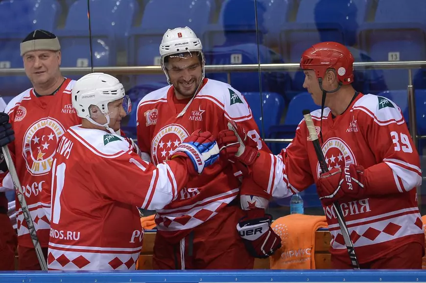 Alex Ovecikin a devenit cel mai bun marcator din istoria NHL, performanța este folosită în scopuri propagandistice: „Gol direct în meciul cu NATO”