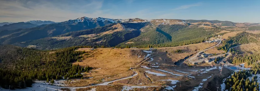 Vedere panoramică asupra Pasului Prislop în Maramureș