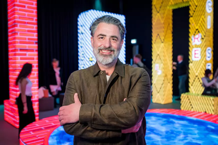 Apreciată la Milano, așteptată la București - IQOS X Sensorium Piazza vine la Romanian Design Week