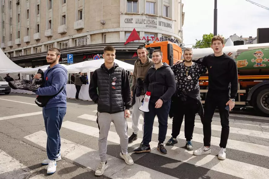 Ce crede un român din Belgrad despre politicienii din țară: „Ponta se sărută cu Vucic, dar nu zice de românii de aici, Simion s-a folosit de noi!” | VIDEO