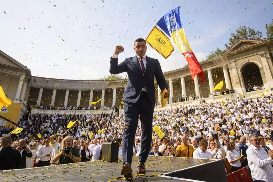 Presedintele AUR, George Simion, reactioneaza in timpul evenimentului de lansare a candidatilor Aliantei pentru Unirea Romanilor (AUR) la alegerile parlamentare, la Arenele Romane, in Bucuresti, duminica, 22 septembrie 2024.