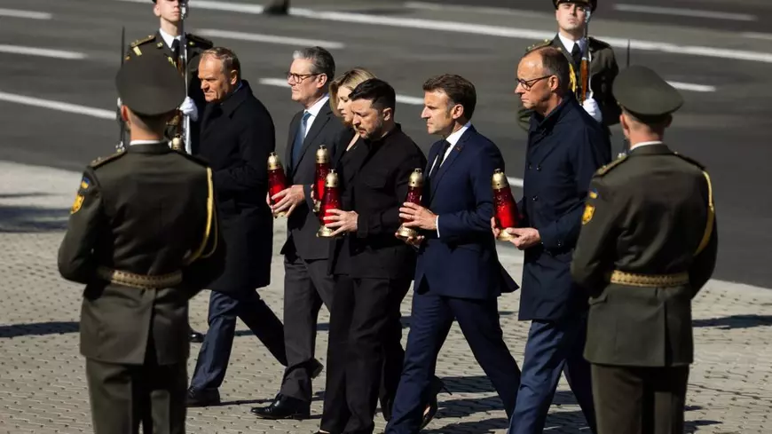 Kiev, 10 mai. Merz (primul din dreapta), Macron, Zelenski, soția președintelui ucrainean, Starmer și Tusk aduc omagii soldaților ucraineni căzuți pe front Foto: Profimedia