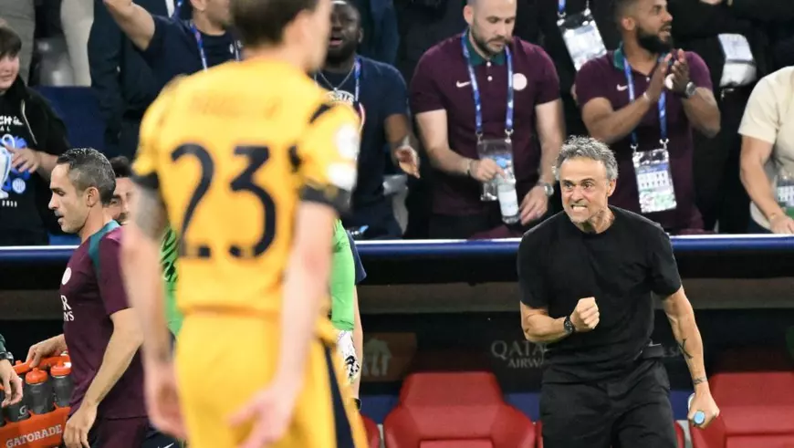 Luis Enrique, in tricou negru, strange pumnul de bucurie dupa ce PSG a castigat Liga Campionilor