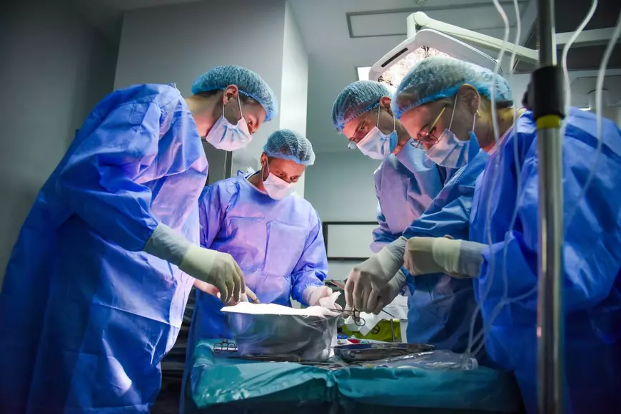 Transplant hepatic cu recoltare minim invazivă, realizat cu succes într-un spital din România