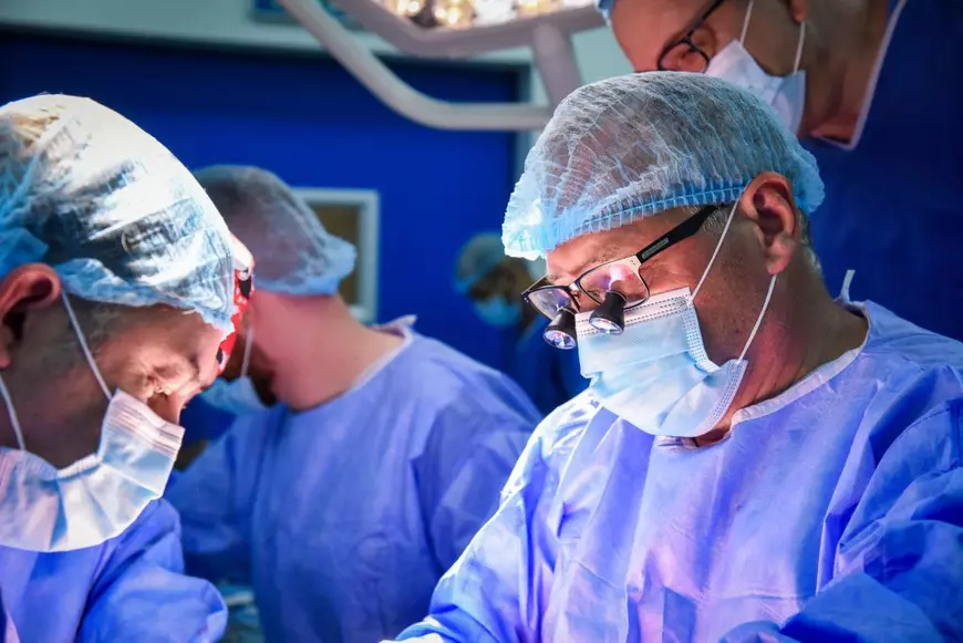 Transplant hepatic cu recoltare minim invazivă, realizat cu succes într-un spital din România