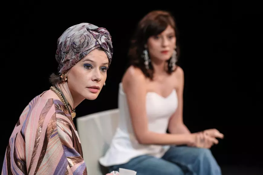 NIMIC NU E ÎNTÂMPLĂTOR, un spectacol inspirat de teatralitatea constelațiilor familiale