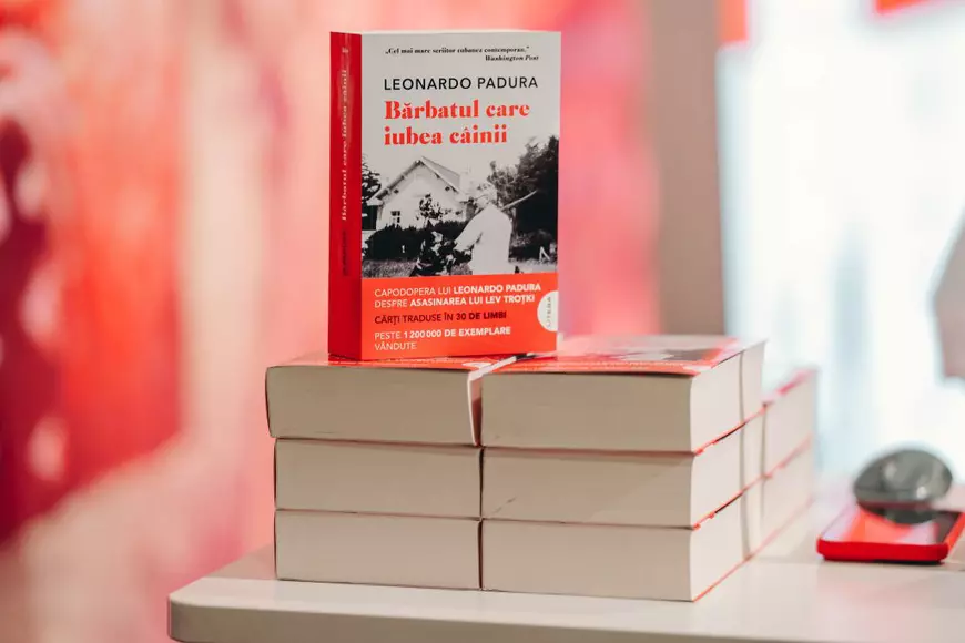 Romanul „Bărbatul care iubea câinii”, de Leonardo Padura