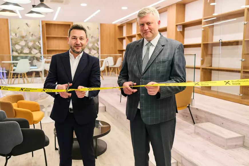 Raiffeisen Bank România contribuie la modernizarea spațiilor multifuncționale pentru studenții din Iași și din alte 7 centre universitare din țară