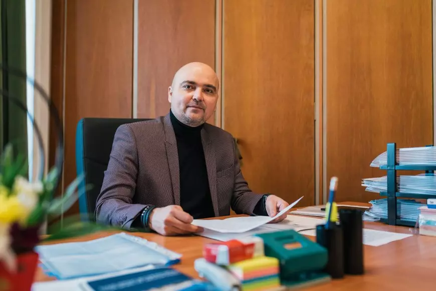 Sinecurile minorităților naționale: numeroase instituții cu bugete generoase aflate în subordinea Guvernului. Ce sume încasează oamenii din fruntea lor