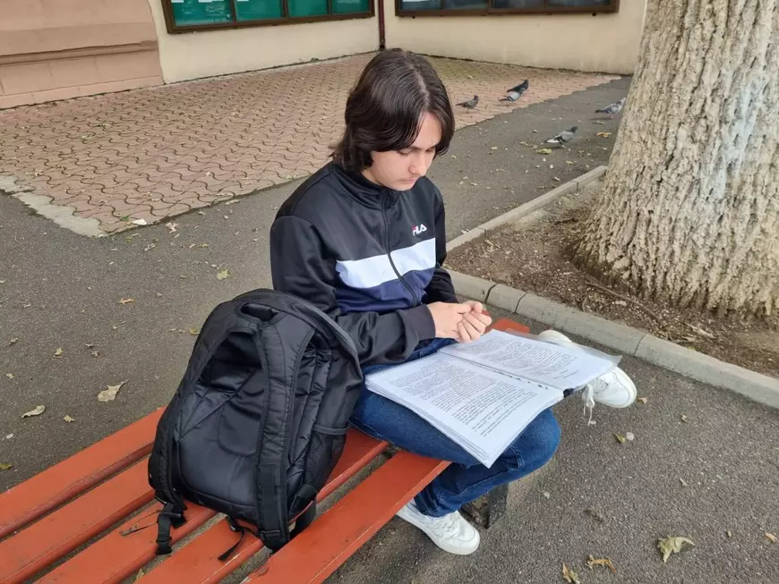 Cum s-a trăit prima zi de Bacalaureat la două licee din București I Reportaj