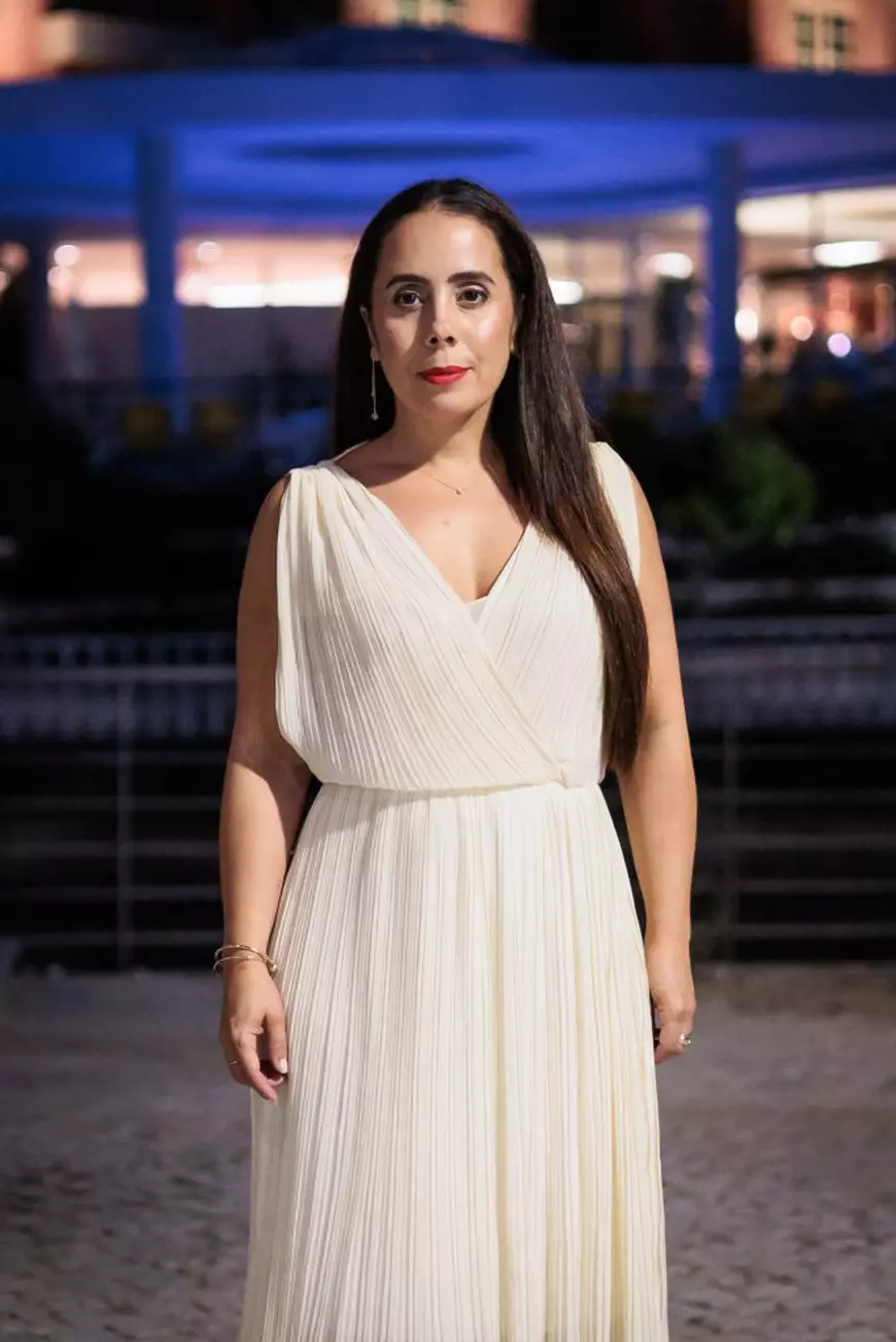 Lara Martins intr-o rochie alba