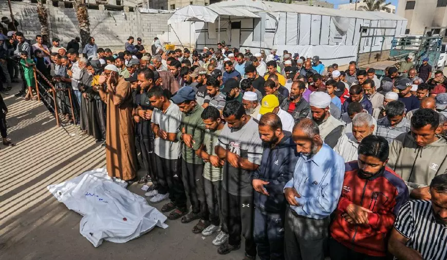 Zeci de palestinieni, împușcați de forțele israeliene în timp ce încercau să ia mâncare de la un centru de alimente