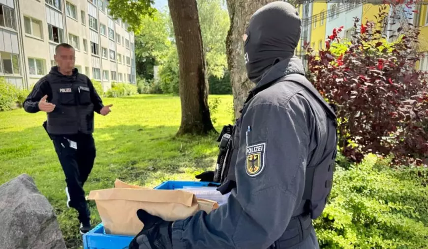 Percheziții Hamburg într-o operațiune de destabilizare a unei rețele de falsificare de documente