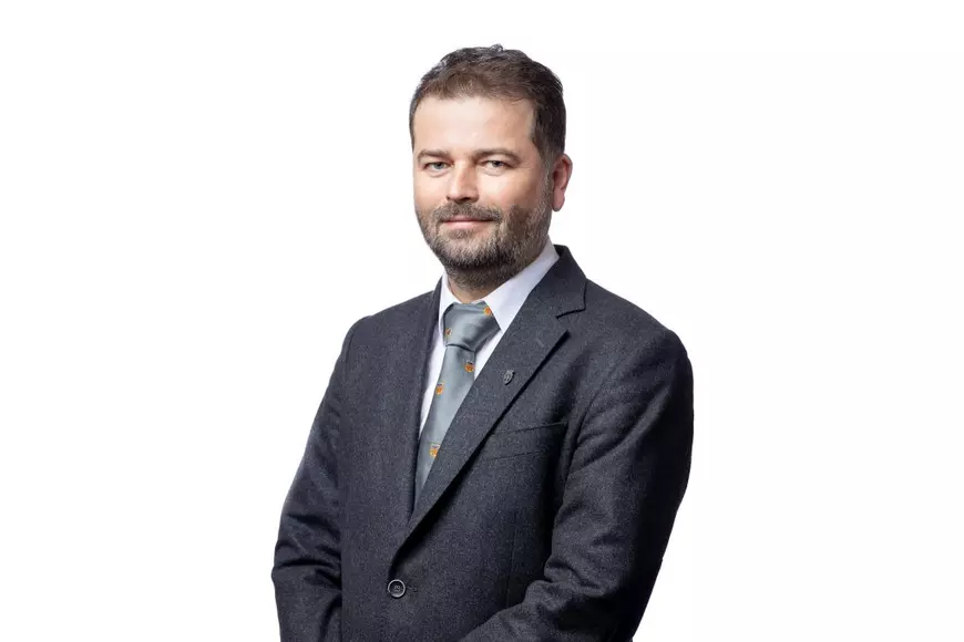 Sinecurile minorităților naționale: numeroase instituții cu bugete generoase aflate în subordinea Guvernului. Ce sume încasează oamenii din fruntea lor