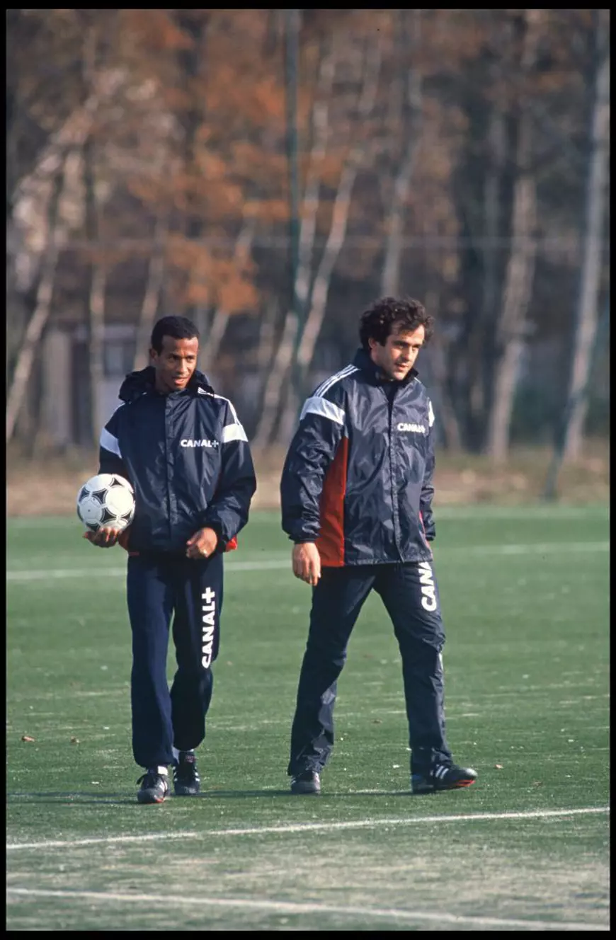 Acasă la Jean Tigana, fostul mare internațional francez care s-a retras din fotbal ca să facă vin în podgoria sa din Cassis. Ce a spus despre meciurile epice ale Craiovei cu Bordeaux