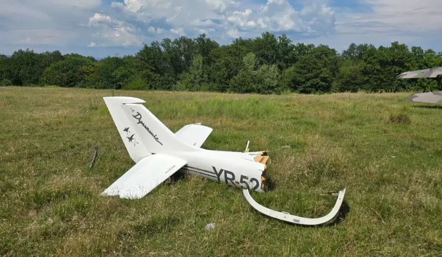 Partea din spate a avionului de mici dimensiuni prăbușit la Hunedoara.