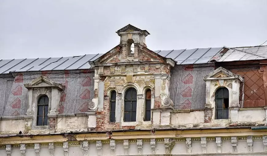 Locuitorii din Oradea, în pericol să fie răniți, din cauza unui conflict între primar și constructorul Casei Levay