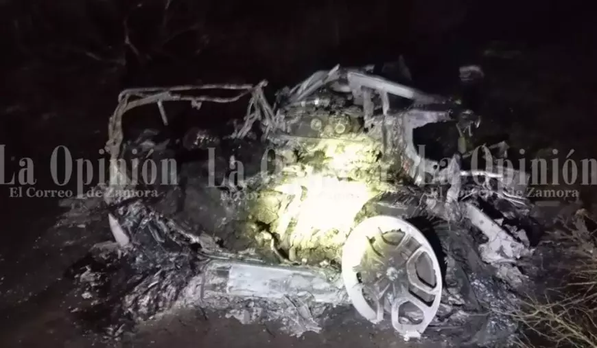 Rămășițele arse aproape complet ale unui Lamborghini Huracan.