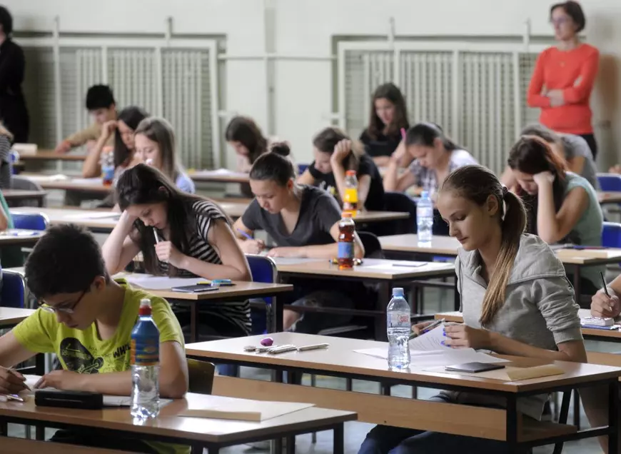 Elevii vor fi evaluați după noi criterii. Cum se vor da notele de 10. Interviu cu un expert străin în educație