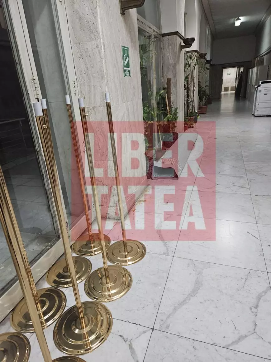 Ce le-a cerut Ilie Bolojan angaja&#539;ilor din Guvern dup&#259; ce a f&#259;cut o vizit&#259; &icirc;n Palatul Victoria: &bdquo;Nu s-a pus niciodat&#259; problema s&#259; le interzic s&#259; circule&rdquo; | EXCLUSIV