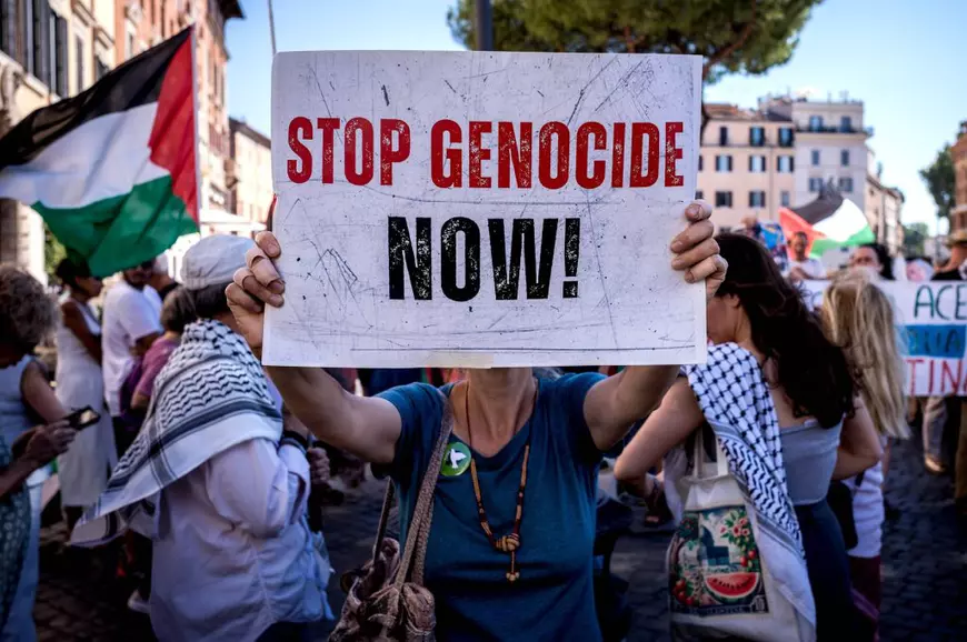 Demonstrație Opriți genocidul din Palestina ROMA, ITALIA - 15 IULIE: Demonstrație pentru a spune: Opriți genocidul din Palestina, organizată de Comitetul Cetățenilor Liberi pentru Palestina pe 15 iulie 2025 la Roma, Italia. Roma, Italia