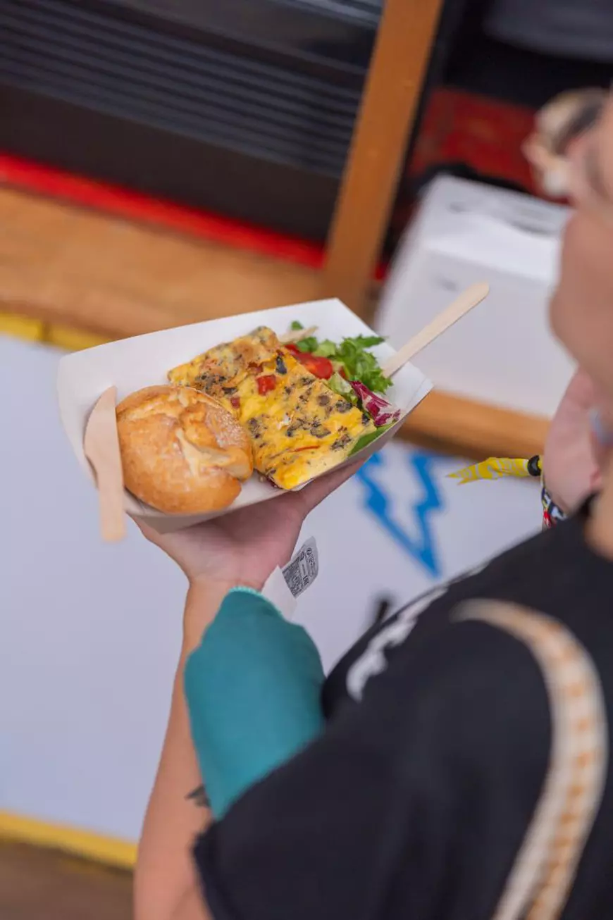 Meniu complet de festival la prețuri accesibile: Lidl rămâne Lidl - și la castel, și la tine-n cartier