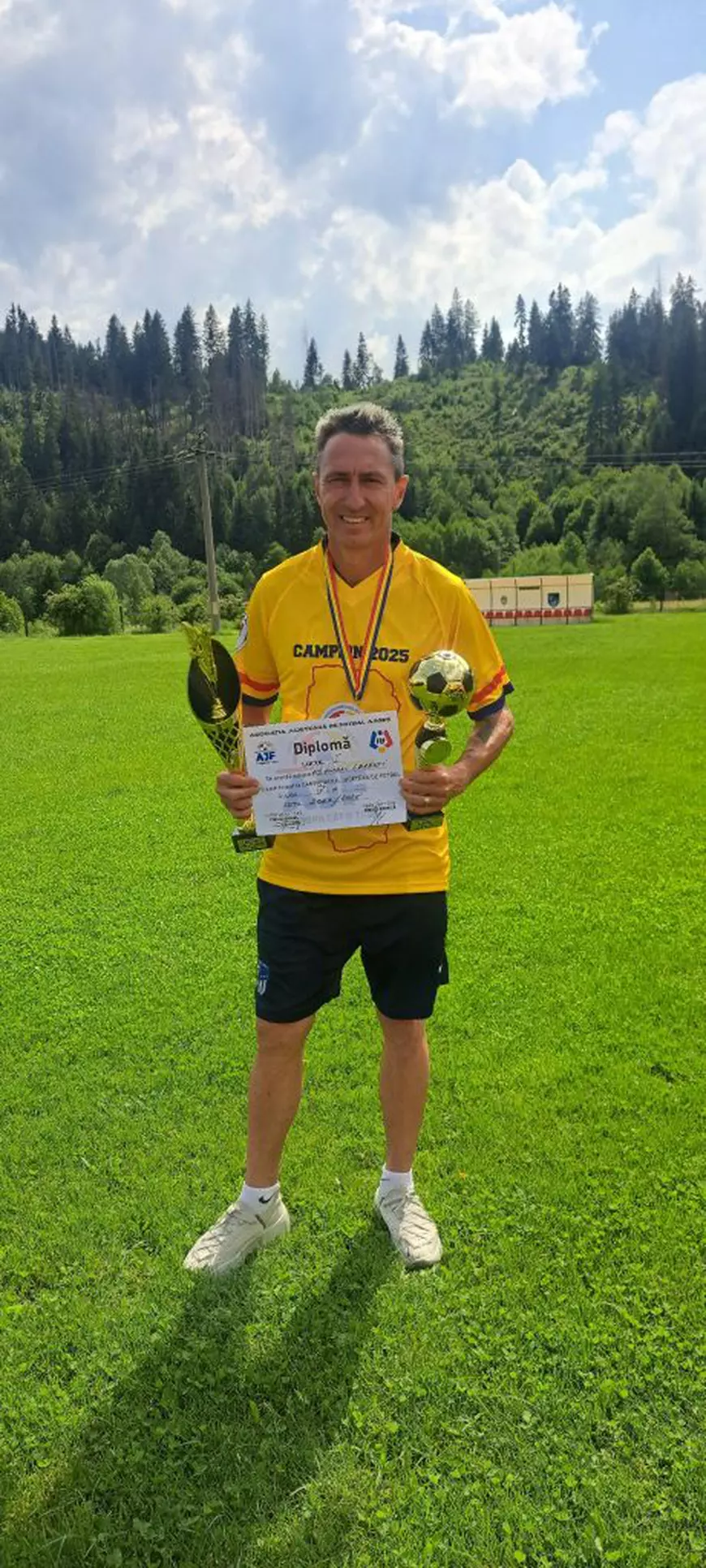 Roberto Ayza, cel mai longeviv fotbalist brazilian din Europa, joacă în România: „Mă văd pe teren și la 80 de ani, dacă mă țin picioarele”