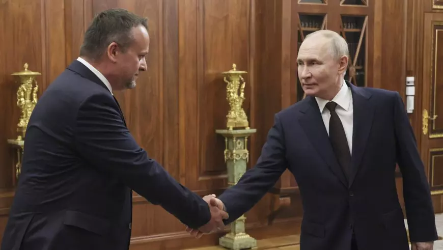 Vladimir Putin și noul ministru rus al transporturilor Andrei Nikitin Foto: Profimedia