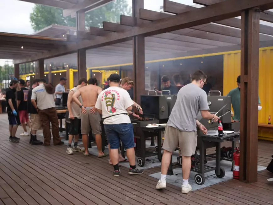 Meniu complet de festival la prețuri accesibile: Lidl rămâne Lidl - și la castel, și la tine-n cartier