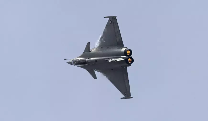 Demonstrație Rafale Solo Display în cadrul celei de-a 55-a ediții a Salonului Internațional de Aeronautică și Spațiu de la centrul expozițional Bourget, lângă Paris, Franța, pe 22 iunie 