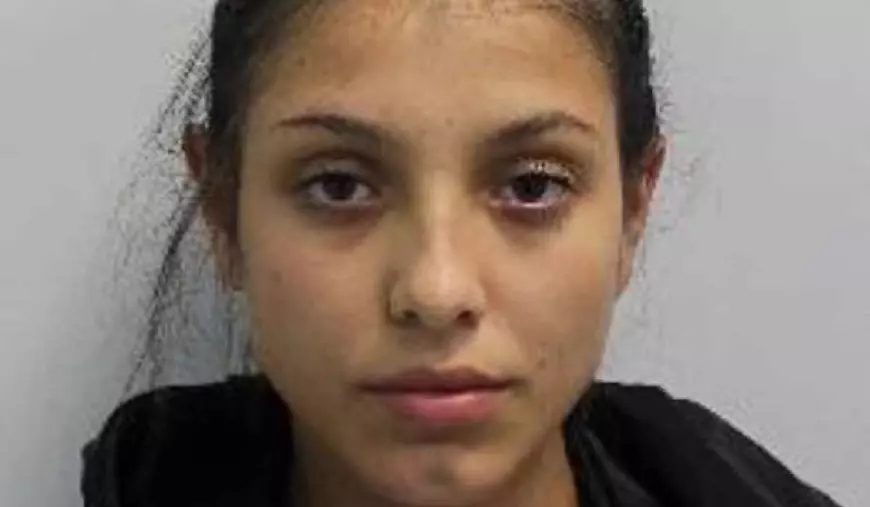 Tânără mamă româncă filmată când dă lovitura vieții ei: 350.000 de euro, în magazine de cosmetice de lux din Londra