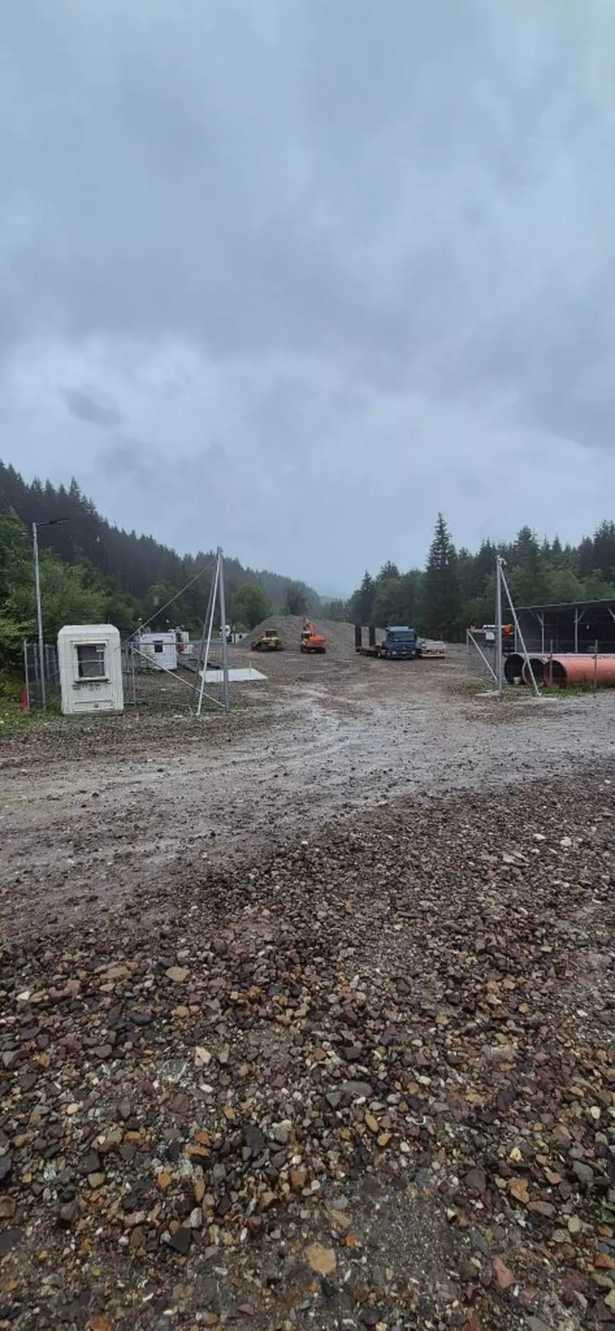 Patru hoteluri de lux se construiesc pe malul lacului de acumulare Paltinu, Prahova, pe terenuri concesionate de Primăria Valea Doftanei. Cine sunt investitorii