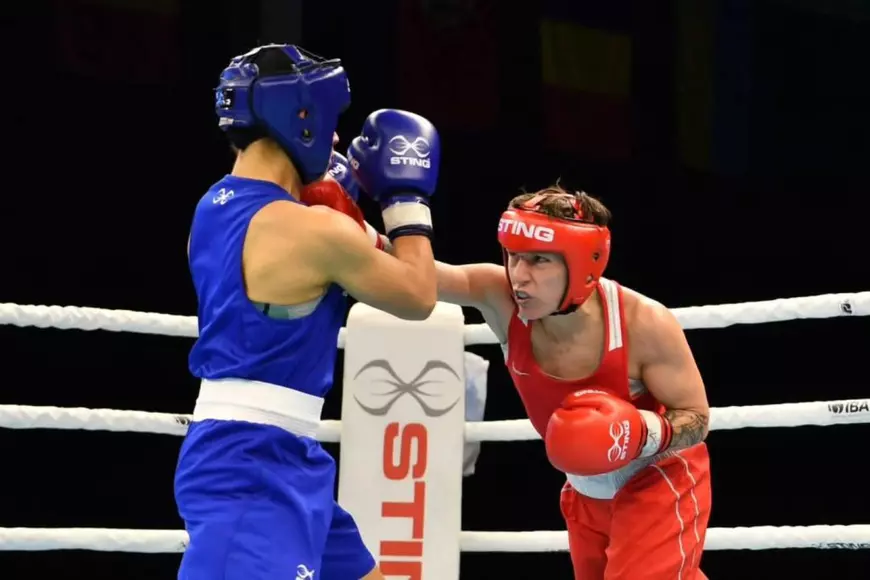 Lăcrămioara Perijoc (în roșu) în timpul unui concurs. Foto: Facebook