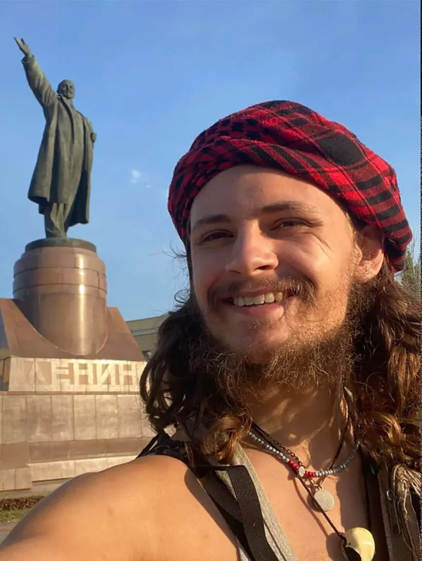 Michael Gloss, în vârstă de 21 de ani, fiul directorului adjunct al CIA pentru Inovație Digitală, Julianne Gallina Gloss, și al veteranului din războiul din Irak, Larry Gloss, a murit luptând pentru Putin în Ucraina.