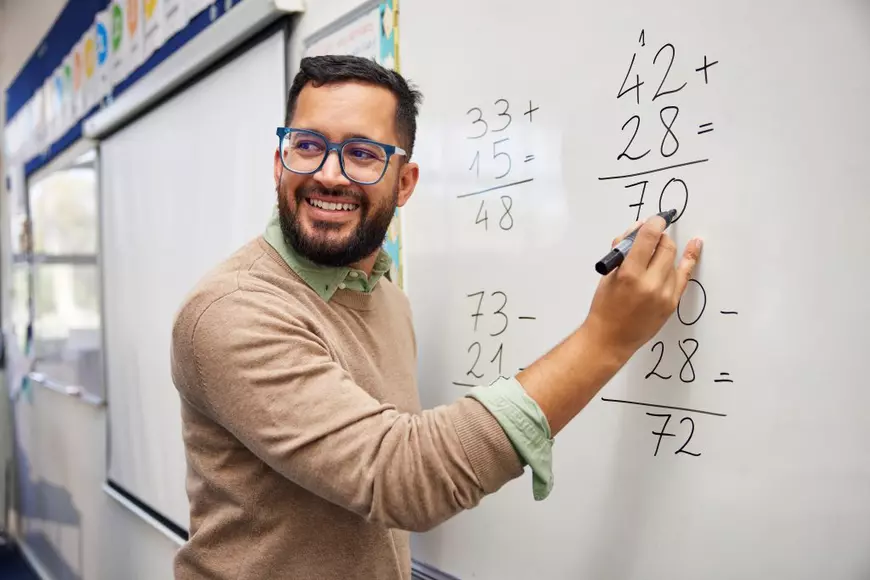 Un specialist internațional explică ce sunt standardele educaționale și de ce are nevoie de ele sistemul de învățământ românesc
