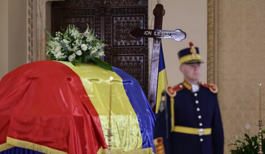 Sicriul cu trupul neînsuflețit al lui Ion Iliescu, depus la Palatul Cotroceni