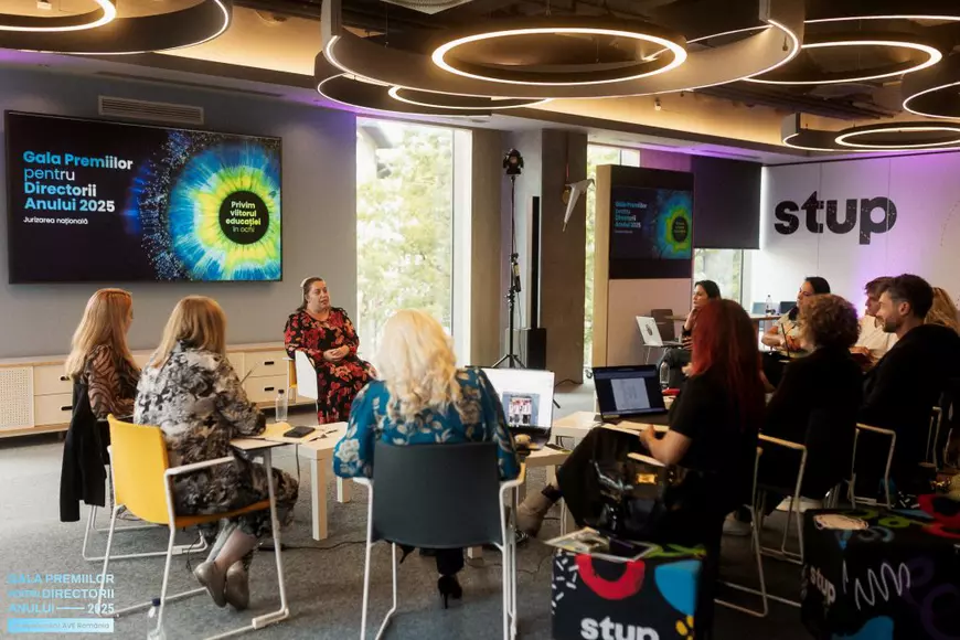 12 directori de școli se luptă pentru premiul „Directorul anului 2025”. AVE România, organizatorul competiției: „Sunt oameni pe care îi răsplătim pentru excelența adusă în educație”