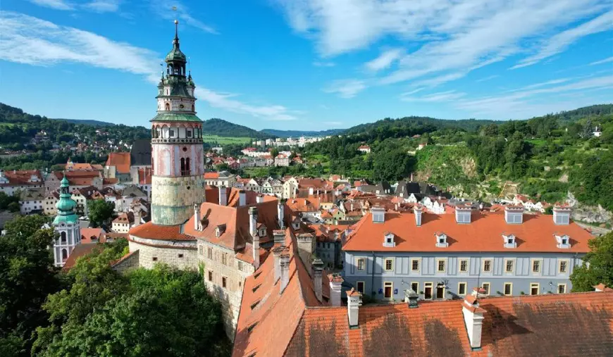Vedere aeriană Cesky Krumlov, orașul istoric Krummau din Republica Cehă, Europa