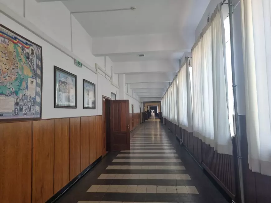 Cum s-a boicotat prima zi de școală la un liceu de top din București: clase pustii, profesori revoltați și elevi care s-au întâlnit pentru a merge la suc