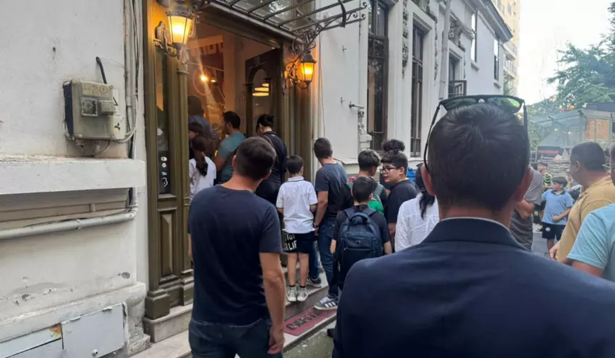 Coada de la intrarea unui magazin de kendame