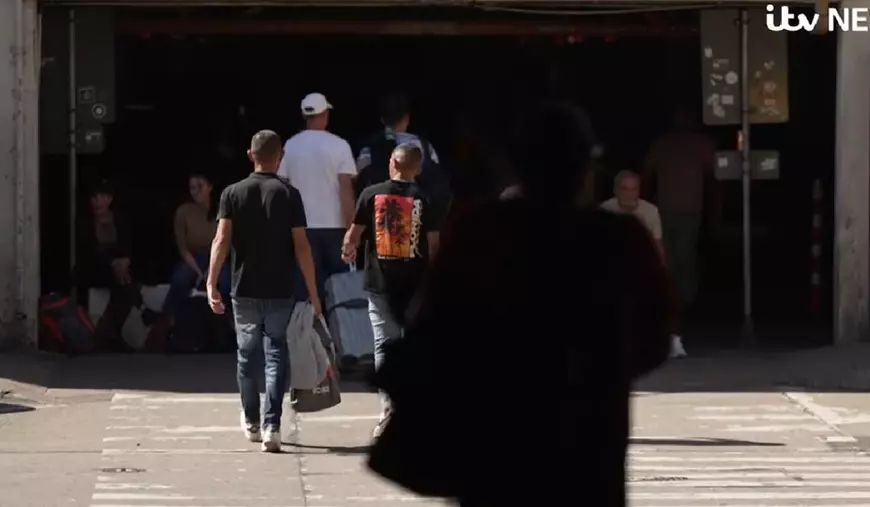 Imagini din avionul in care sunt deportati infractori români din Marea Britanie.