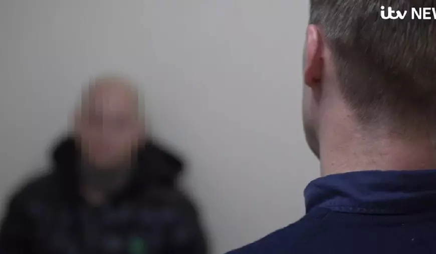 Imagini din avionul in care sunt deportati infractori români din Marea Britanie. 