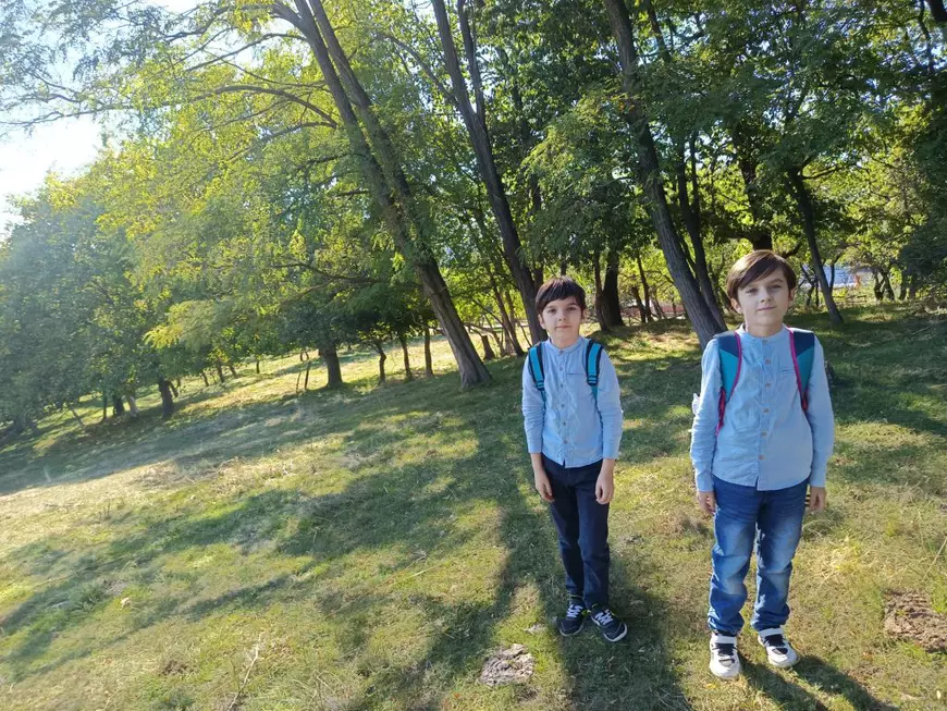 Un bărbat din Argeș a intrat în greva foamei, cerând redeschiderea unei școli comasate. „Iarna, copiii noștri vor face naveta prin pădure, unde sunt urși, mistreți și șacali”