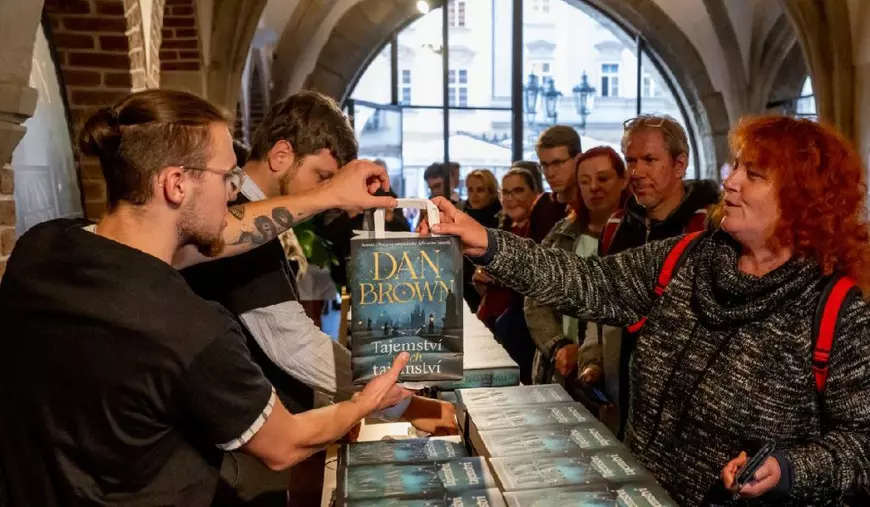 Lansarea noii cărți a scriitorului american Dan Brown, Secretul tuturor secretelor, a cărei acțiune se desfășoară la Praga, 9 septembrie 2025, Praga