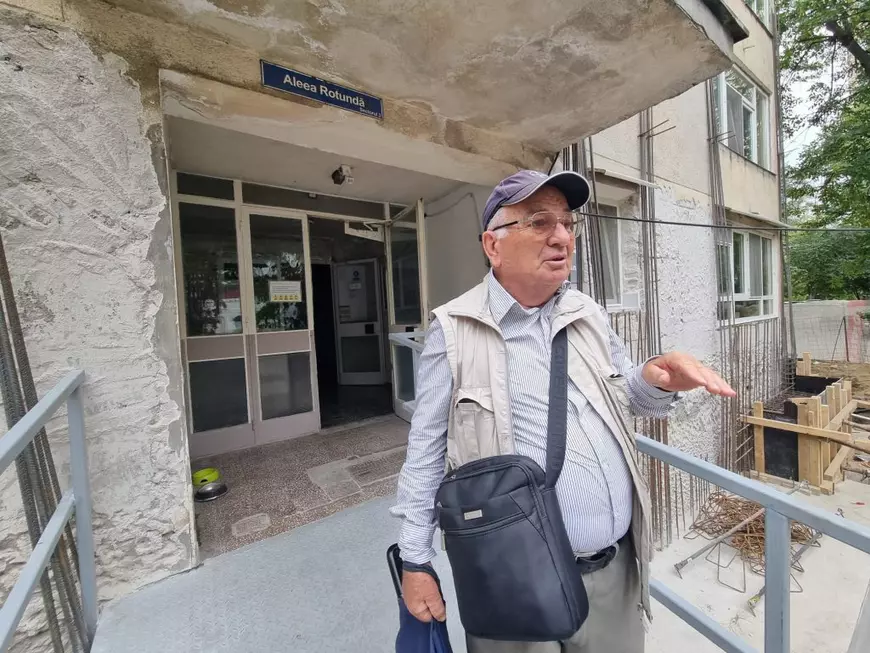 Scandalul de la Școala Hamburg continuă. Mama unui elev: „Containerele sunt amplasate  în parcarea unui bloc și nu prezintă siguranță”. La ce se referă femeia