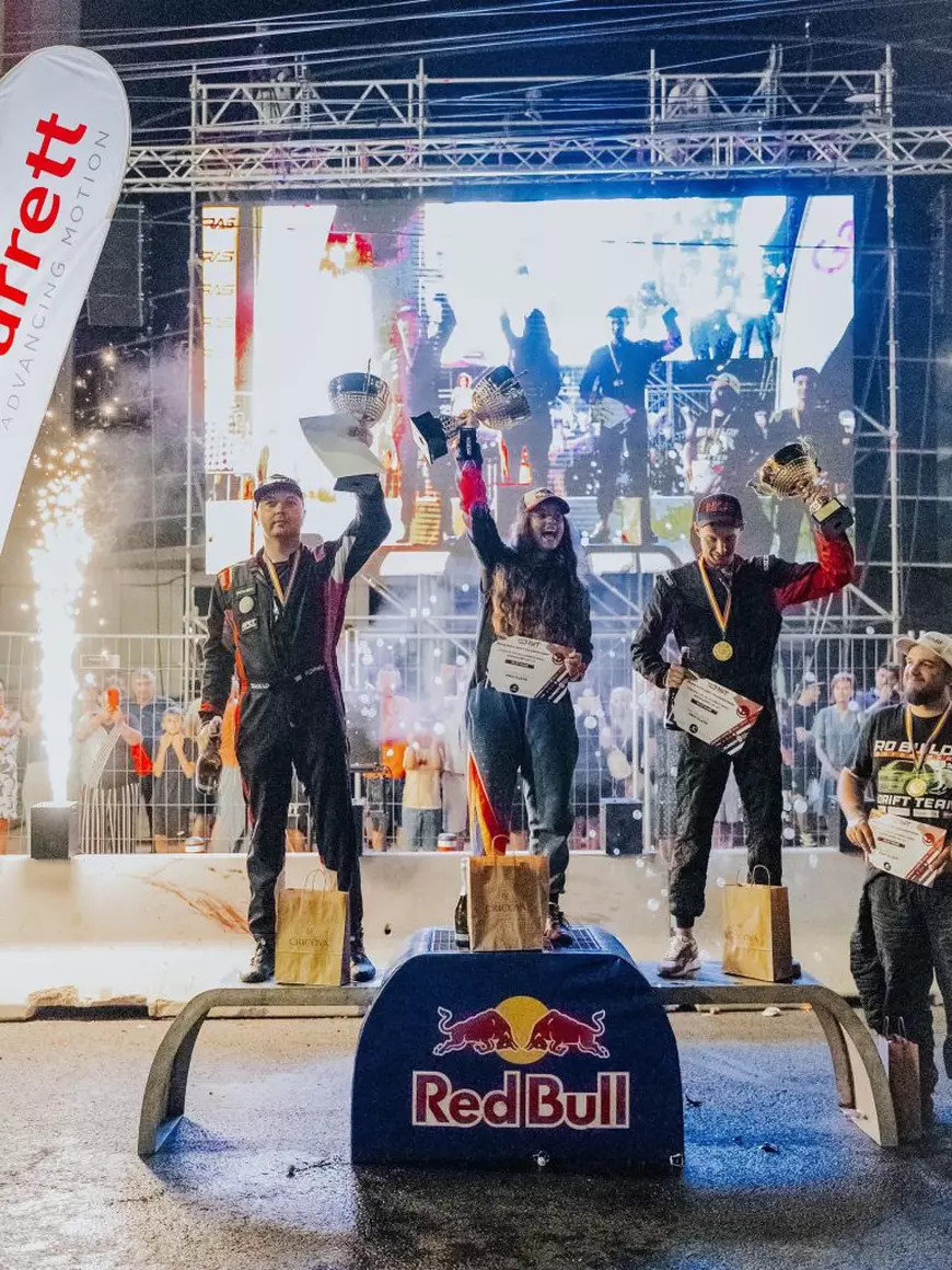 Natalia Iocsak, pe ce amai inalta treapta a podiumului dupa ce a câștigat etapa finală a Campionatului Național de Drift