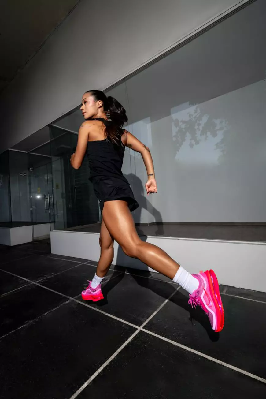 Nike dă lovitura în România! Trei modele noi pentru alergători – Vomero Plus, Structure 26 și Pegasus Premium