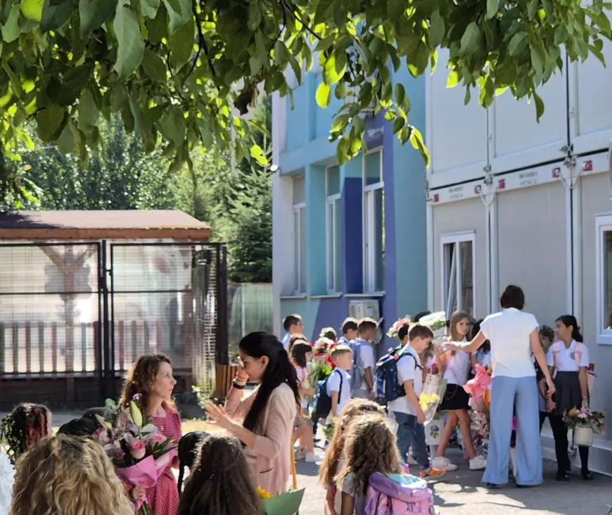 Cum s-a boicotat prima zi de școală la un liceu de top din București: clase pustii, profesori revoltați și elevi care s-au întâlnit pentru a merge la suc